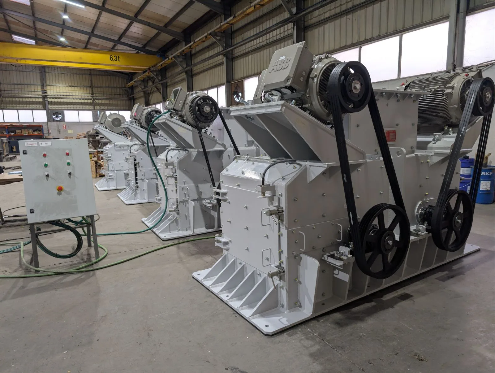 Molino de doble rotor de cadenas fabricado por COMSPAIN para trituración de alta capacidad